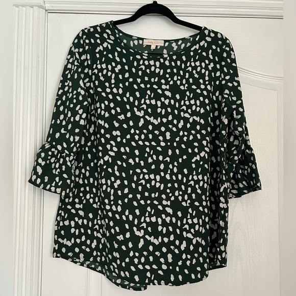 Hailey & Co Dark Green Blouse with White Polka Dots and Bell Sleeves Size Medium - Picture 2 of 8